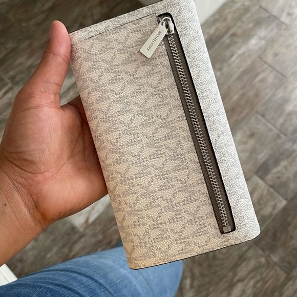 New mk large trifold wallet ❤️ - Picture 15 of 15